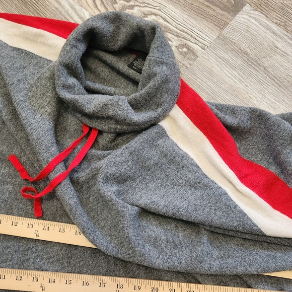 Tahari One Size Wool Cashmere Cowel Neck Pullover Poncho Sweater Grey Red Stripe - Picture 4 of 8